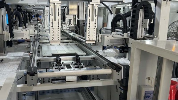 龙门式拉铆螺母中心为何成为新能源行业标配？