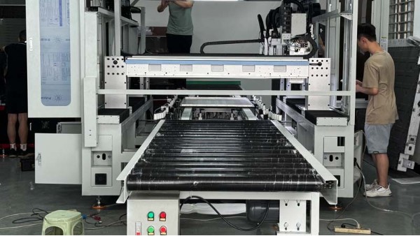 飞效龙门式拉铆螺母中心：汽车制造领域的品质守护者